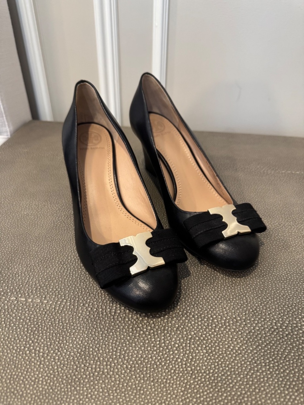 Tory Burch Gemini Black Leather Bow Wedge Heels Size 7M